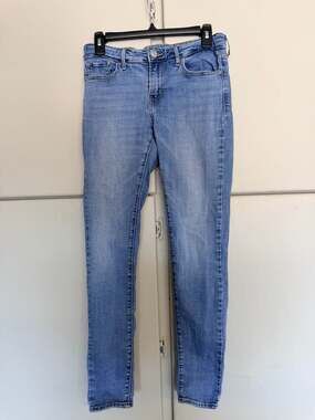 Levi's Women's Blue Medium Wash Skinny Denim Jeans